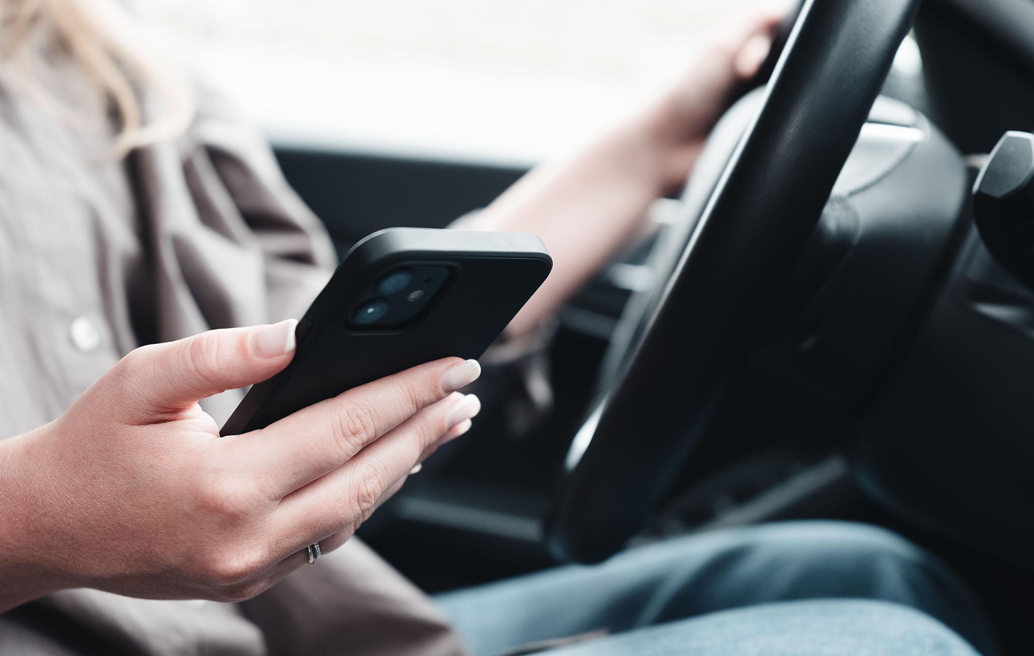 körjournal med telefonen i bilen